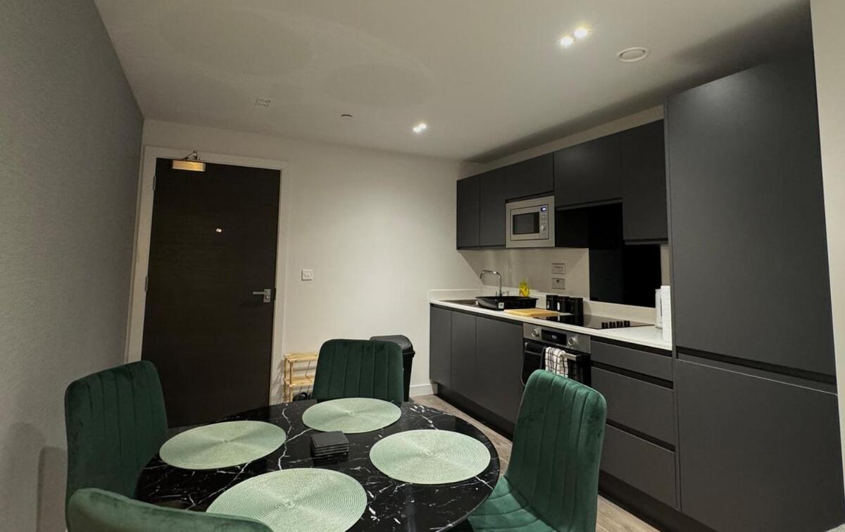 Modern 2-Bedroom Apartment In Heart Of Liverpool Exterior foto