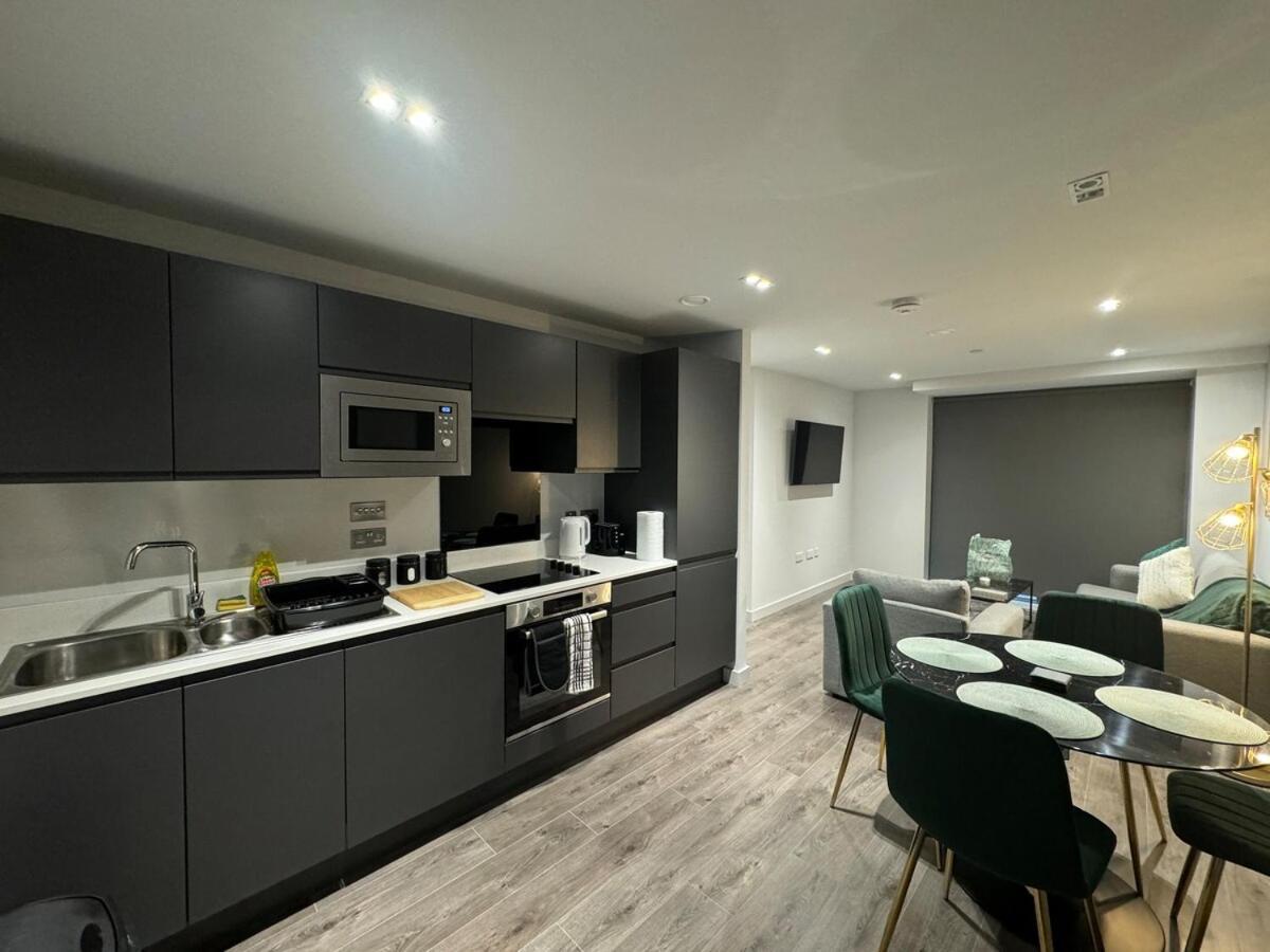 Modern 2-Bedroom Apartment In Heart Of Liverpool Exterior foto