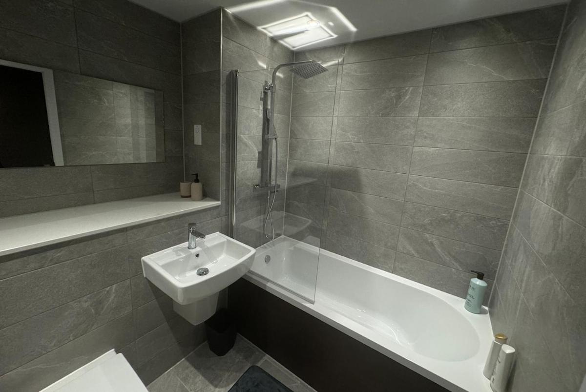 Modern 2-Bedroom Apartment In Heart Of Liverpool Exterior foto