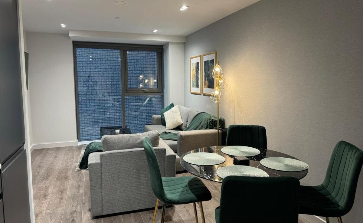 Modern 2-Bedroom Apartment In Heart Of Liverpool Exterior foto